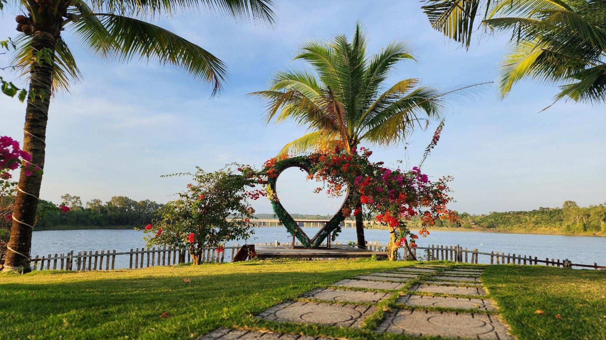 Dat Rong Dinh Gia Trang Ba Ria Bagian luar foto